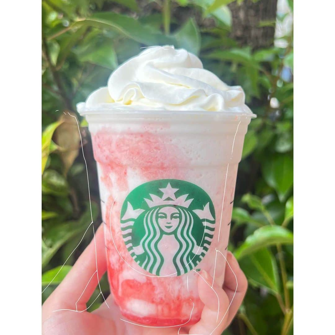 高柳明音のインスタグラム：「🍓  #スタバ #ストロベリーフラペチーノ」