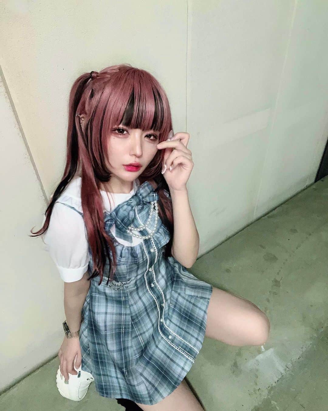 さきちゃんのインスタグラム：「お店で着てるやつー！珍しく青！💙 #ankrouge #アンクルージュ #大宮アルシェ #大宮 #地雷 #地雷女 #地雷系 #量産型ヲタク #隠しきれないヲタク #青系統 #ブルーコーデ #セットアップ #ピンク髪 #インナーカラー #自撮り界隈 #いいね返し #自発ください #アパレル店員」