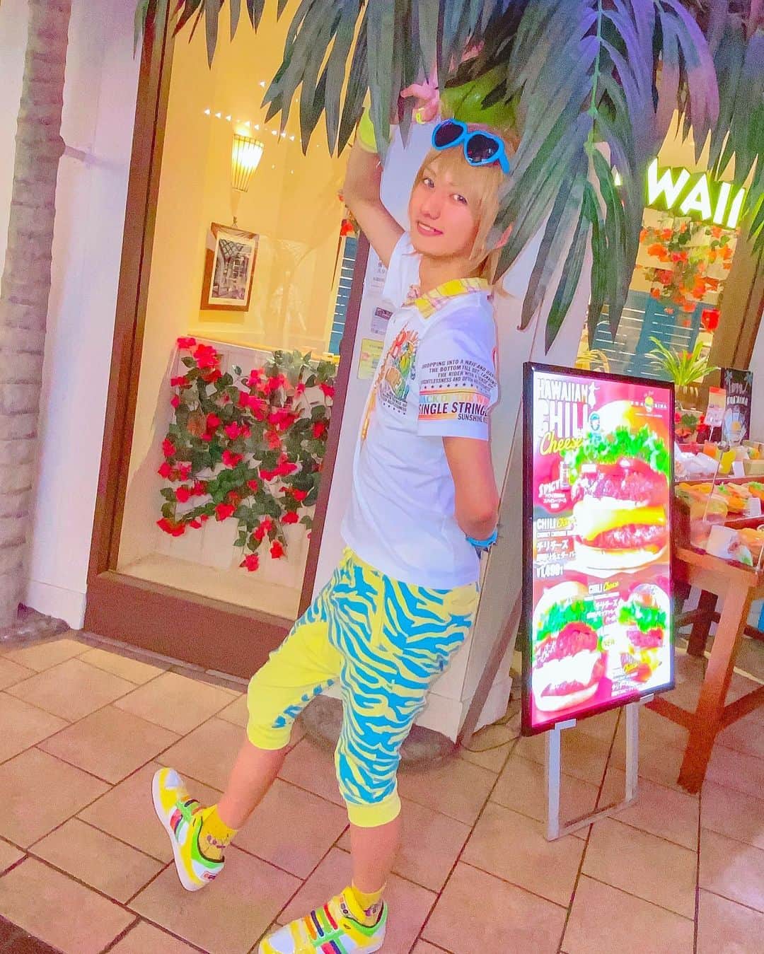 江崎びす子さんのインスタグラム写真 - (江崎びす子Instagram)「ギャル男になるまで黄色の服とか着た事なかったケド 黄色めちゃくちゃ陽気で景気良く見えるから超好きになった🌟  #ギャル男」5月27日 8時58分 - bisukoezaki