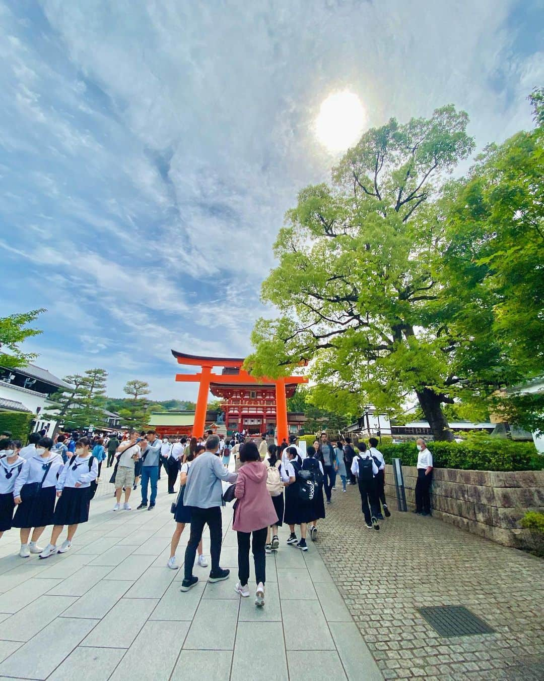 藤田りえさんのインスタグラム写真 - (藤田りえInstagram)「京都に行ってきたーー！！ ⁡ 縁があって学生時代からちょこちょこ訪れている京都。 今年もプチ旅してきたよ。 ⁡ まずは車折神社、伏見稲荷大社、御金神社(写真なしごめんやで)、圓徳院、晴明神社、竹林の小径へ。 とにかく観光客の方々が多かった！ って、あーたも観光客やないかーい。 ⁡ 今回はいつもより充実した旅になった☺︎ 京都投稿がしばらく続くけど 何卒お付き合いのほど、よろぴ♡ ⁡ #藤田りえ #48歳 #1974年生まれ #アラフィフ #アラフォー #40代 #ごきげんさんでいこう #京都 #京都旅行 #車折神社 #晴明神社 #伏見稲荷大社 #竹林の小径」5月27日 9時00分 - rie_fujita.ana