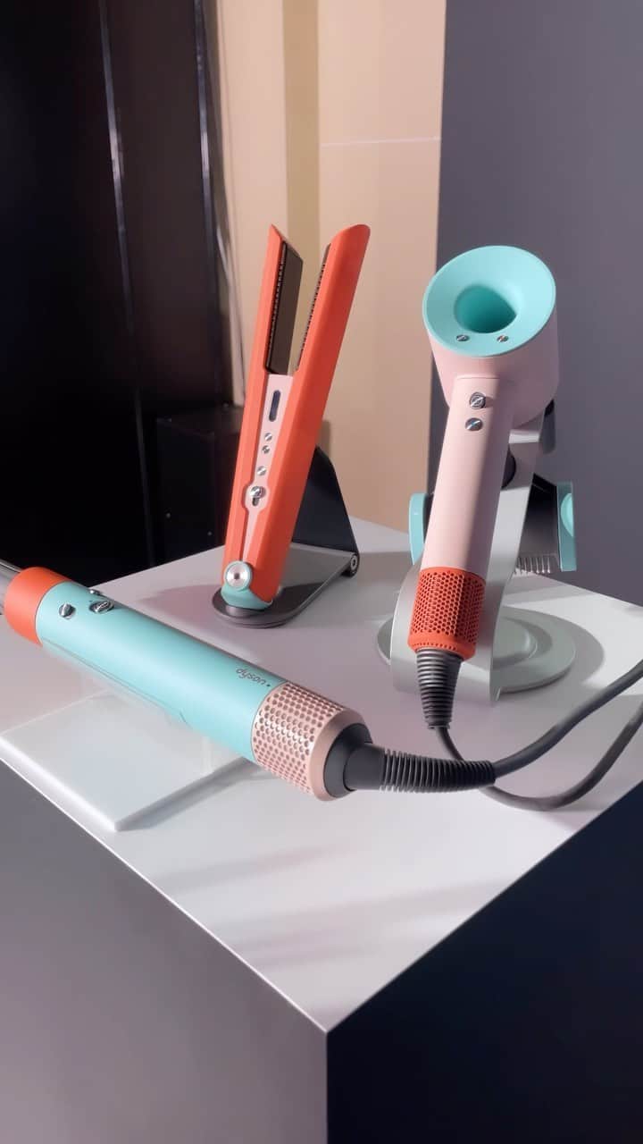NATSUMI/渋谷店のインスタグラム：「dyson 25周年イベントにて トーク登壇とデモストレーションにて お招きいただきました☺️✨  jing原宿で28日まで開催されてるので 是非一度体験しに行ってみてください！  空気清浄機付きヘッドホンも近未来で すごかった🫶🏼  #dyson #ダイソン」