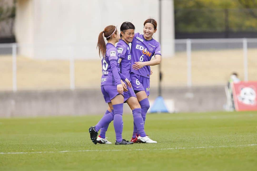 近賀ゆかりのインスタグラム：「Yogibo WE League 17  Game Day!!!!! 🆚 @mynavisendai_ladies  ⏰ 13:00 kick off 🏟️ユアテックスタジアム仙台  #weleague #サンフレッチェ広島レジーナ #サンフレファミリー　#共鳴」