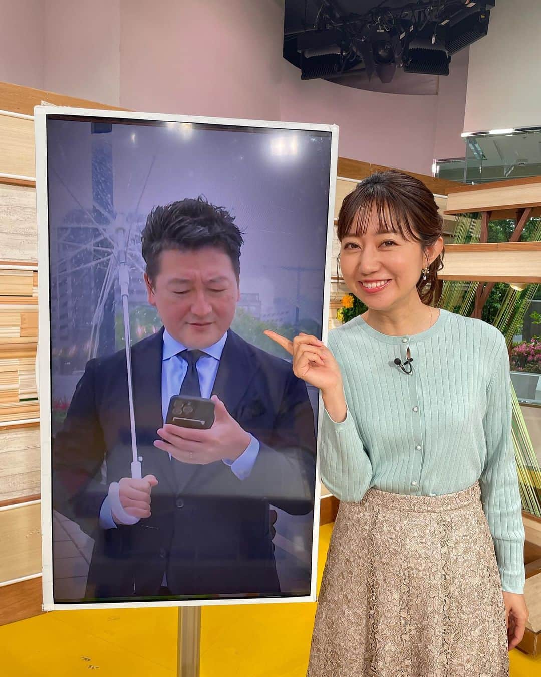 豊崎由里絵のインスタグラム：「. 今日は大阪へ🚄  🍀5/15(月)【ブルーストライプ×リボンブラウス＋グリーンパンツ】 →@nolleys_official  🍀5/16(火)【白リボンタイブラウス＋ラベンダースカート】 ブラウス→@superiorcloset_ined_official スカート→@pierrot_shop  🍀5/17(水)【白ドットワンピース】 →@nolleys_official  🍀5/19(金)【ペパーミントリブカーディガン＋ベージュレーススカート】 カーディガン→@nolleys_official スカート→@m_maglie_le_cassetto_official #モニフラ」