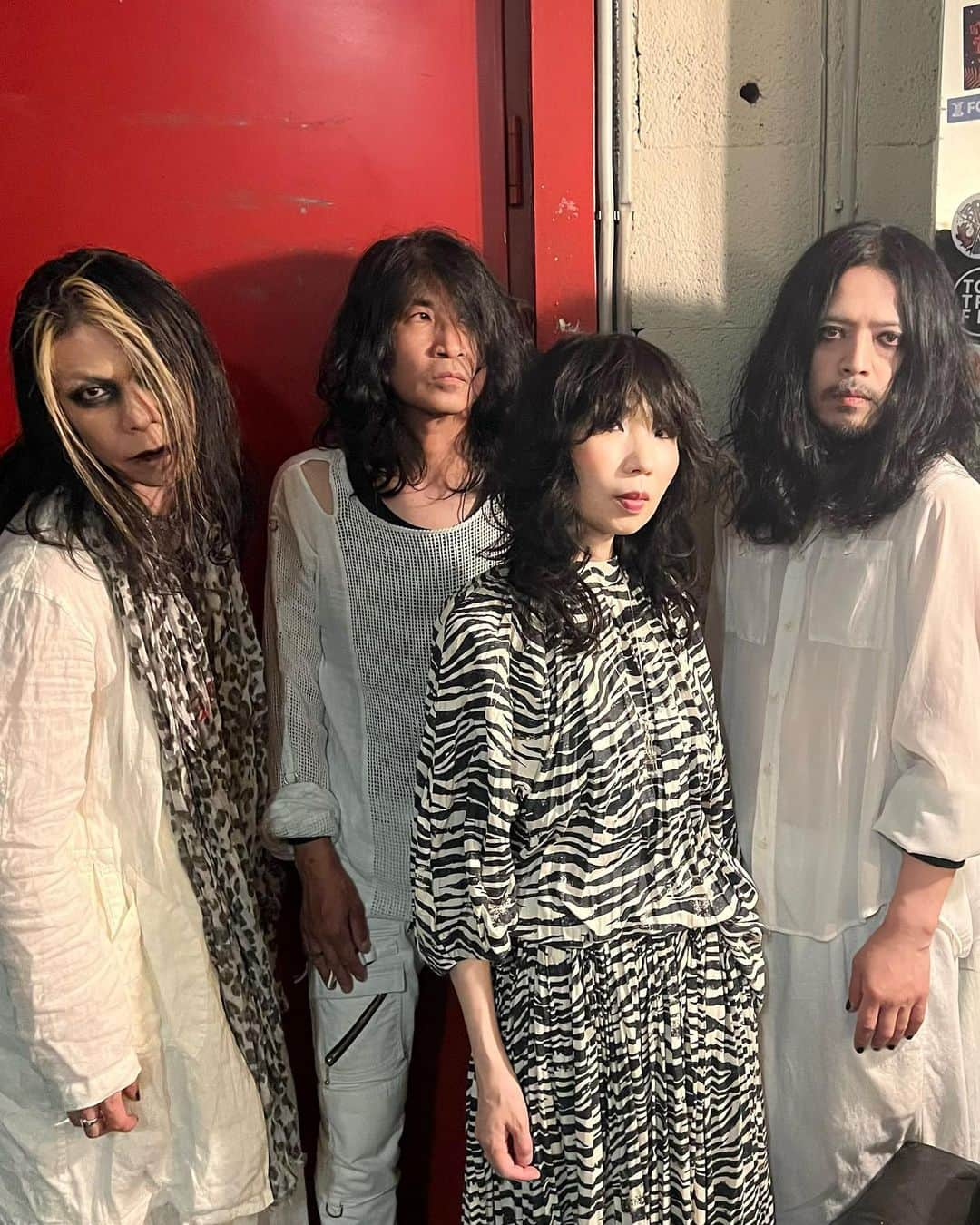 BORISさんのインスタグラム写真 - (BORISInstagram)「Thanks Innsbruck! Thanks Heart of Noise Festival! Such a crazy night tonight. We are Enjoy a lot!  Next show tonight. 27/05 - CH Fribourg, Fri-Son  https://www.petzi.ch/en/events/51667-fri-son-boris-jpn-support-asunojokei-jpn/tickets/」5月27日 9時37分 - borisdronevil