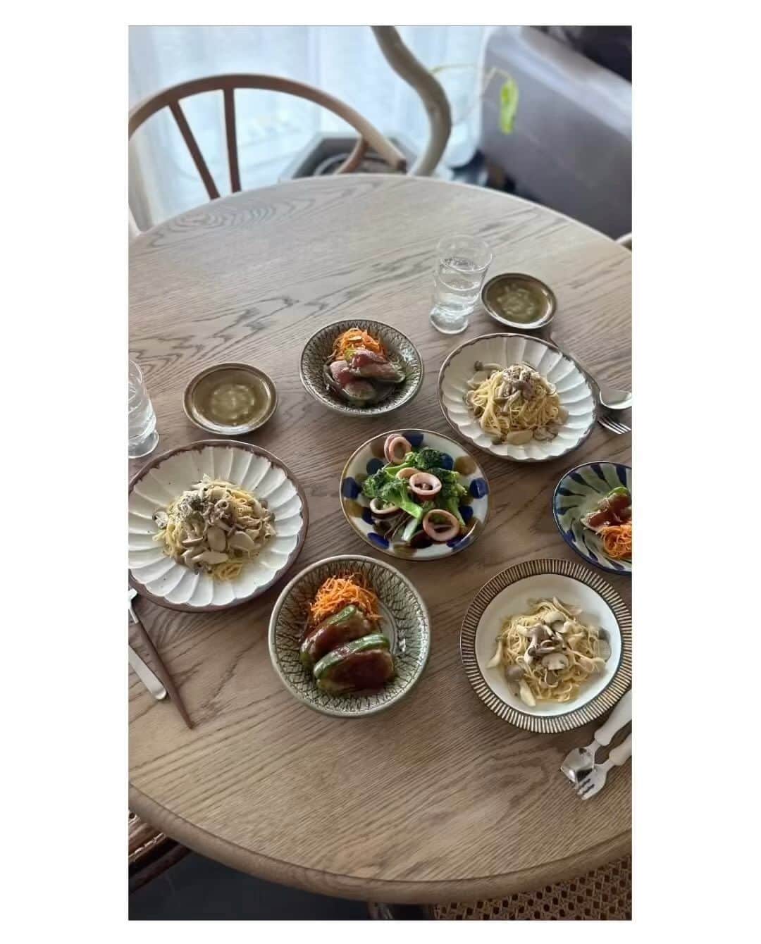 高山直子のインスタグラム：「我が家の愛用品。 @iherbjapanese サプリも消耗品もヘビーユーザーのiHerb✨ 普段から家での食事はなるべく無添加や有機野菜を使うようにしていて調味料などにもこだわりがある方です🫡 長年iHerbユーザーだけど今回はじめましての「Frontier Co-op」というライン。 安心な原材料、使いやすさと美味しさにこだわられていて日々の料理にとても活用しやすい！ 特に今回選んだ有機白タマネギのみじん切りや、オーガニックガーリックパウダーは今後も欠かせないアイテムになりました👩🏻‍🍳 パスタはもちろんオムライスやチャーハン、焼き物炒め物揚げ物なんにでも簡単に使えるの！ ニンニクやタマネギは切る手間もニオイもあるのでこの形状はとても使いやすくてぜひ試していただきたいです☺️  #iherb #frontiercoop #iherb愛用品 #pr」