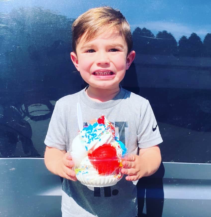 ディーナ・ニコール・コルテーゼのインスタグラム：「If this isn’t the perfect way to start Memorial Day Weekend.. then idk what is! 🥰」