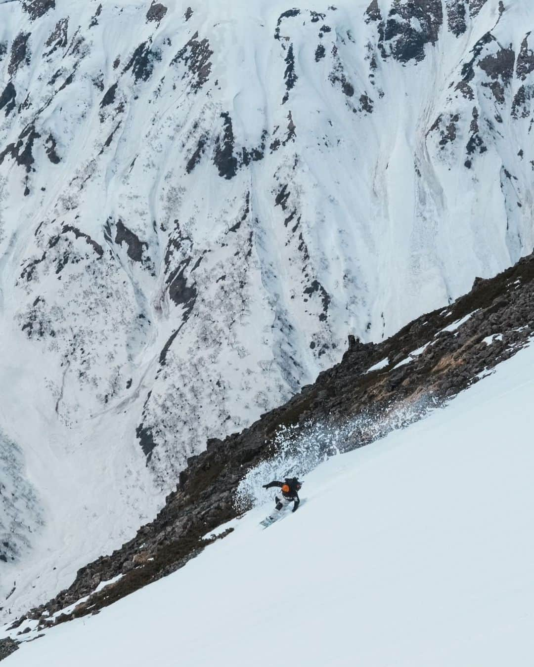 戸塚優斗のインスタグラム：「🏂🏔  @reo.c 📸  #槍ヶ岳   @yonexsnowboards_japan」