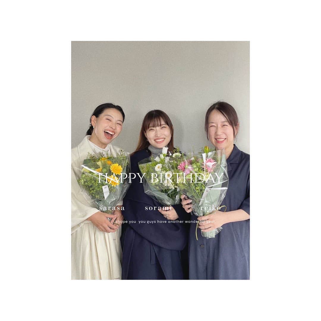 JUNNAのインスタグラム：「昨日の撮影現場にて happy birthday♡  @etretokyo を支えてくれる大事な仲間たち  お誕生日おめでとう🎂🥳  本日土曜日19時〜はETRÉ TOKYOのYouTube配信  これからどんどんスタッフも参加しますのでお楽しみに...♡  @_s_a_r_a_s_a_ / 店舗担当 @etretokyo_sorami / オンラインストア担当 @re__ko.skr / インスタライブ天の声 SNS担当」