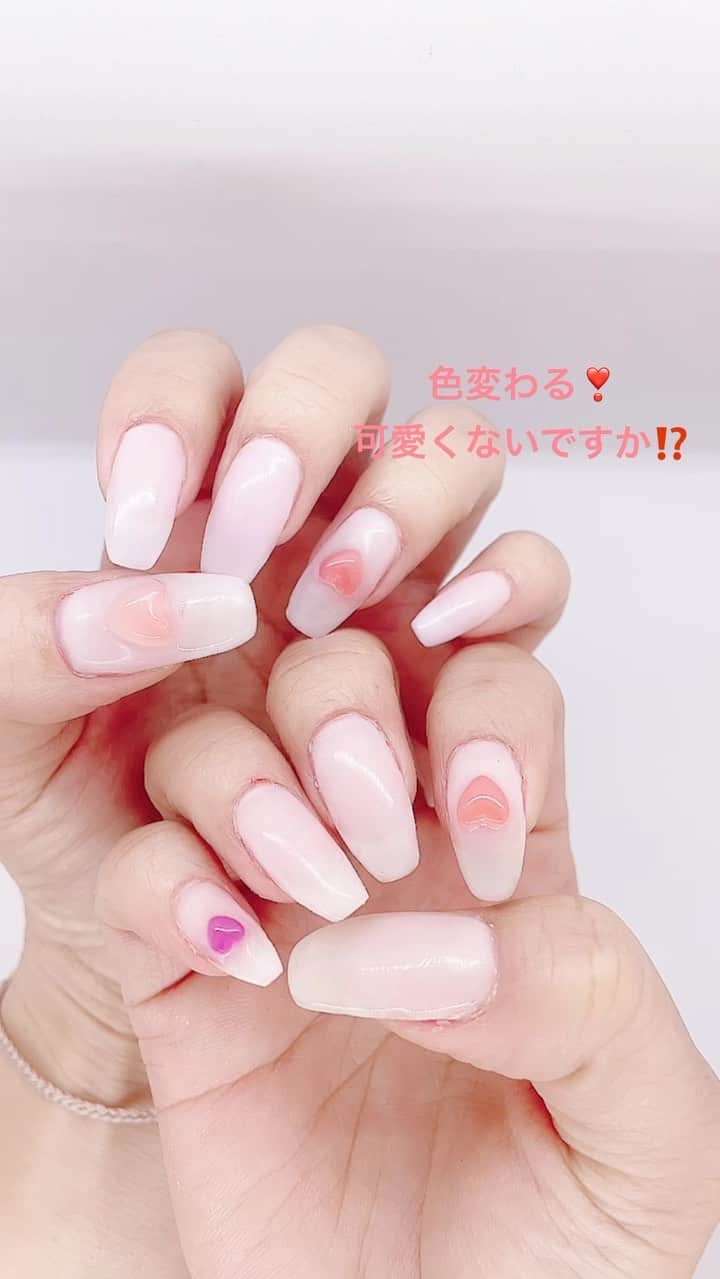 ETSUKOのインスタグラム：「先日ビックサイトで行われたBWJに行って色々と仕入れをしてきた中でも紫外線で色が出る可愛いパーツ♡ フットにも絶対可愛いので是非やりに来てね💅  ———————————————————————————— #instanails #nails#lalanail#ネイル#プライベートネイルサロン #横浜#手書きネイル#個性派ネイル#大人ネイル #キラキラ#キラキラネイル#美甲#美甲設計#網紅美甲 #美甲店 #네일#네일아트 #ハートネイル #ネイルパーツ」