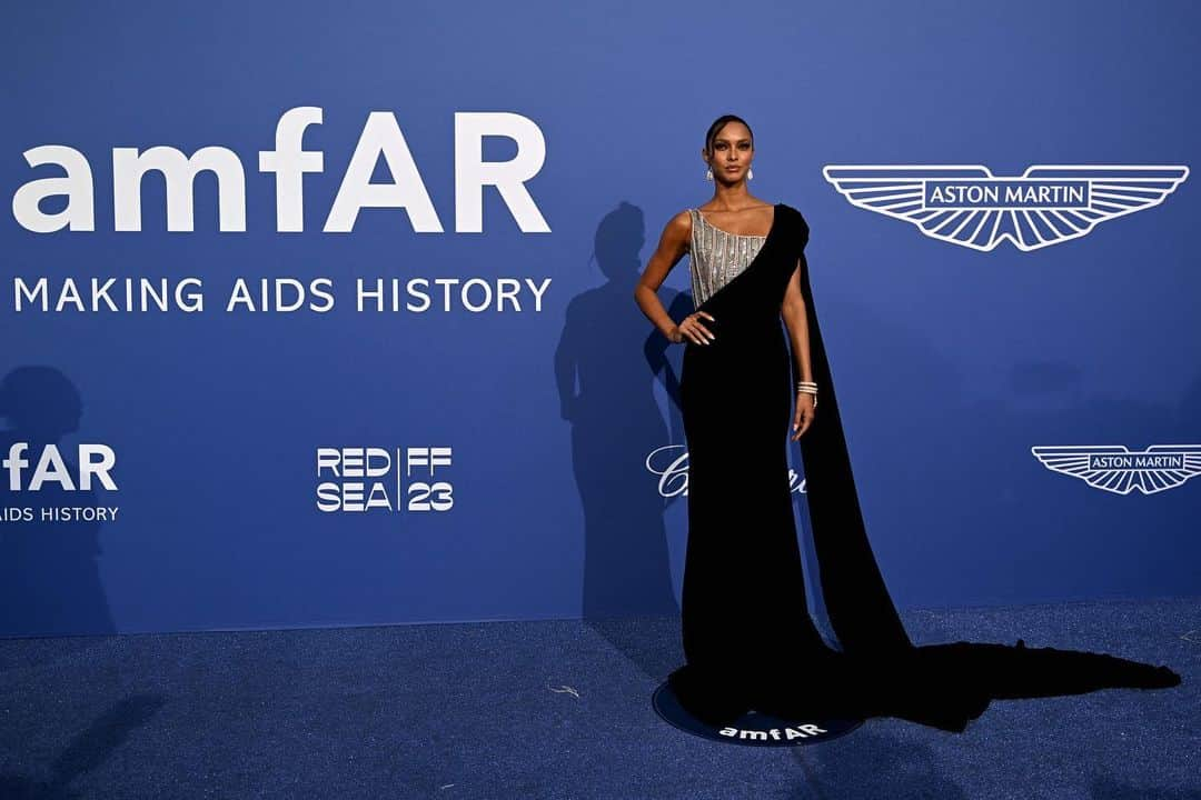 ライス・リベイロのインスタグラム：「@amfar Cannes Gala 🖤」