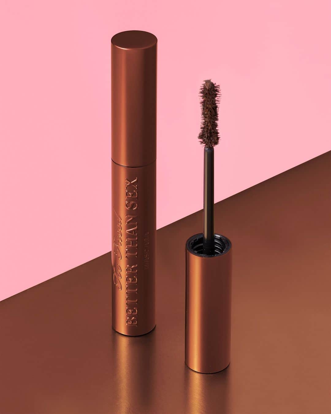 Too Facedのインスタグラム：「✨ the mascara that does it all! ✨ Our Better Than Sex Mascara creates lashes that are full, defined and stretched to unbelievable lengths for intense, oversized and multidimensional lashes and in a NEW rich decadent chocolate shade! 🍫💖 Shop now from @meccabeauty #toofaced #tfcrueltyfree」