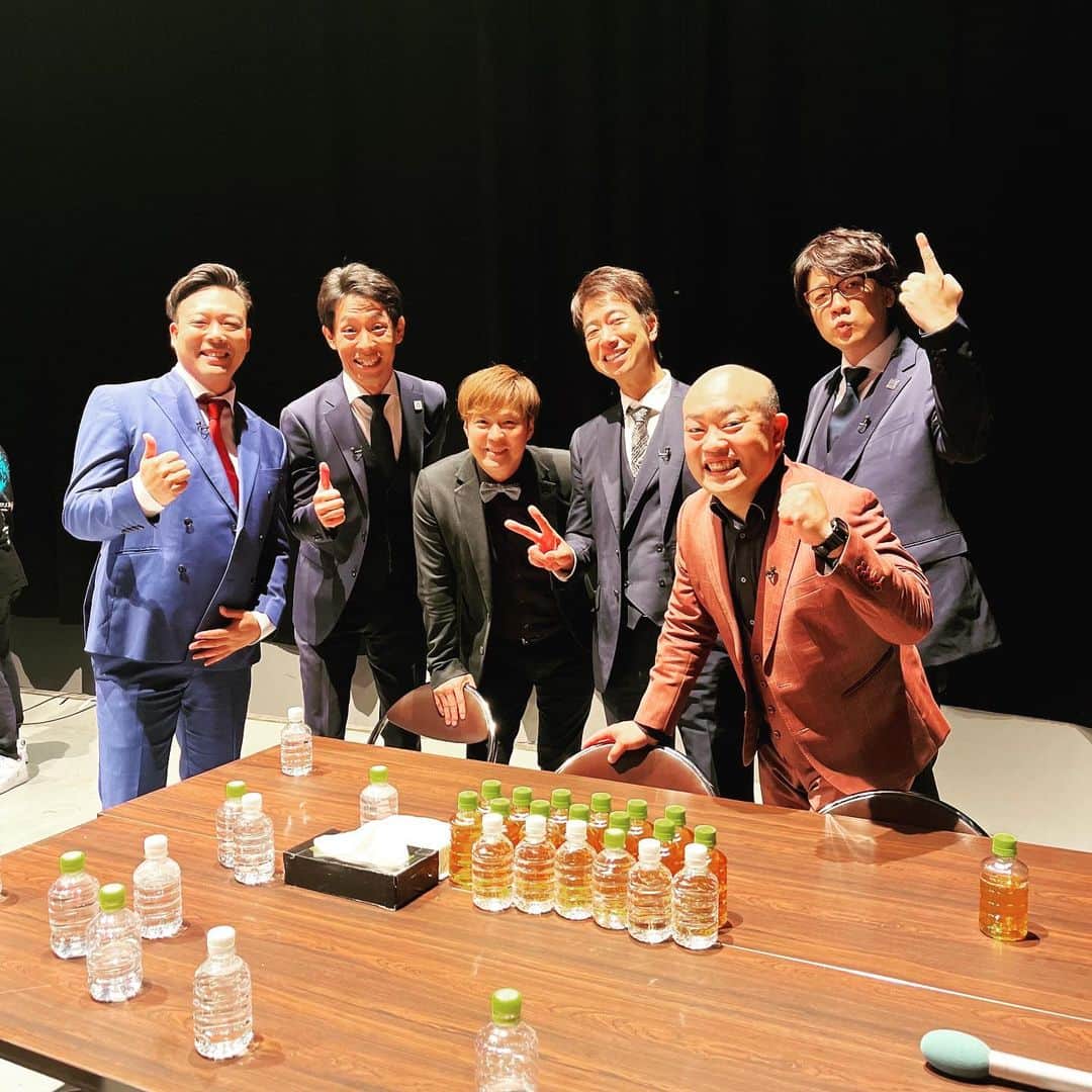 のインスタグラム：「浜本さんのこのメンバーで写真撮ろ！ 嬉しかった。ほんまに。 CM中でしたかね。 この後発表に向かいました。 Secondのメンバーはと言いますか、 Secondという大会含め全ての空気が温かかった。凄いPEACEな空気でした。 みんなが皆んなを応援していた。 この決勝メンバーでツアーしよう！ 全員が口々に言っていた。 小沢さんに優勝したお前達が軸を取れ！ 背中を押してもらいました！ 必ず実現させます！どんな形でも！ やっと実感が湧いてきました。 今日も漫才出来る。 #ザセカンド #ギャロップ #テンダラー #囲碁将棋 #漫才」