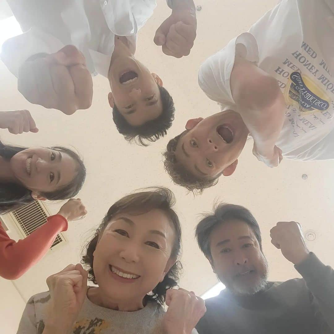 のインスタグラム：「風を打つ、長野県演劇鑑賞会ブロックの初日。 まずは、伊那市民劇場の会員様500人以上の方々にご観劇頂きました。  たくさんの拍手、嬉しい初日となりました。 ありがとうございました。 #風を打つ #伊那市民劇場 #駒ヶ根市文化会館  今日はこれから茅野市に向かいます。」