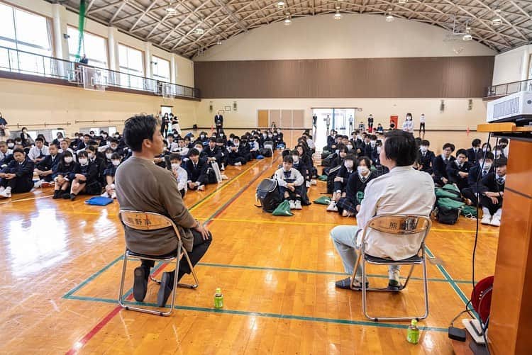 天谷宗一郎さんのインスタグラム写真 - (天谷宗一郎Instagram)「人生で初めて高校生にお話する機会をいただきました。 熊野高校の皆さんありがとうございました！ #くまみらカフェ  #熊野高校 #TOMOT 兄さん #天谷宗一郎」5月27日 10時31分 - soichiroamaya