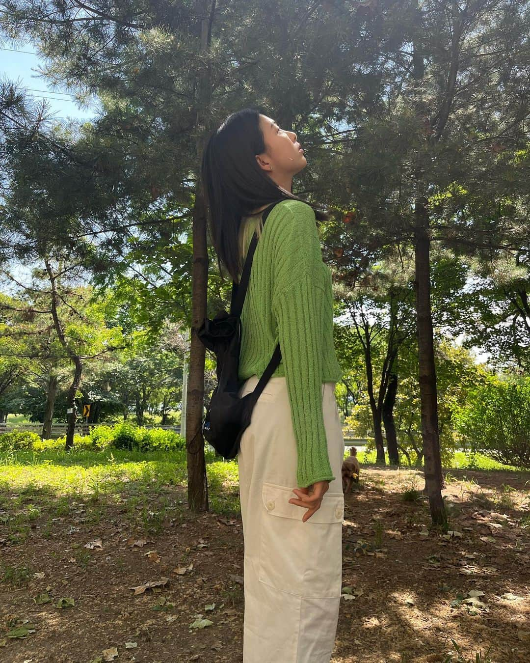 キム・ハリムさんのインスタグラム写真 - (キム・ハリムInstagram)「💚  지금은 비가 오지만 어제는 맑았던🤓  나일론 재질에 스트링 포인트가 있어서 요즘 진짜 매일 메고 다니는 쎄르페 가방🎒  좋은 브랜드를 알게 되어서 기분 좋으니 오랜만에 동영상도 투척ㅎ3ㅎ  #sserpe #쎄르페 #방랑자가방 #쎄르페가방」5月27日 10時33分 - rimirimidoremi