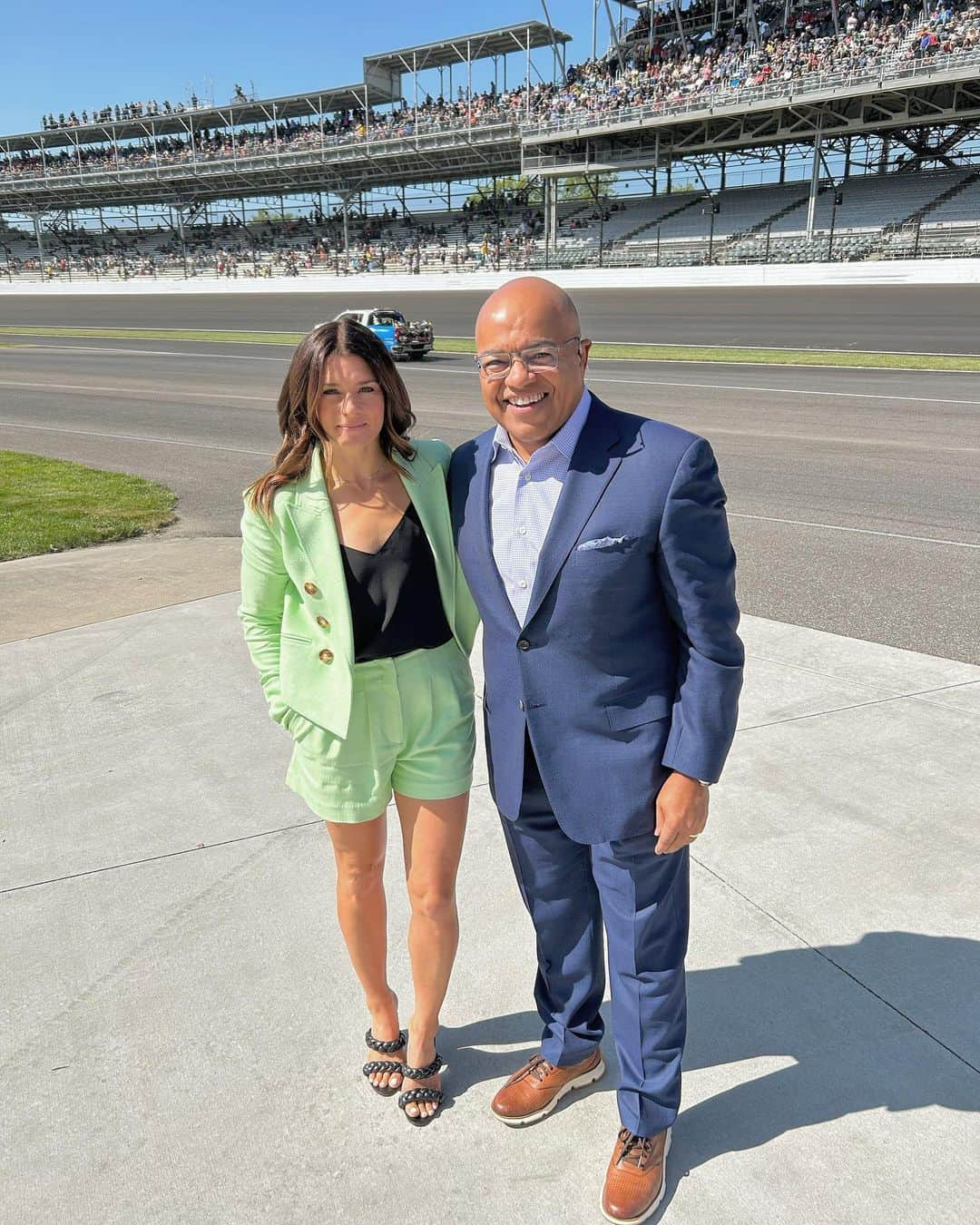 ダニカ・パトリックさんのインスタグラム写真 - (ダニカ・パトリックInstagram)「Carb day at @indianapolismotorspeedway!!! But without the carburetors. 🤣  • I put the pic with sis first, since this racing thing was her idea when we were 8 and 10 years old. 😜🤷🏻‍♀️🙌🏼❤️」5月27日 10時34分 - danicapatrick