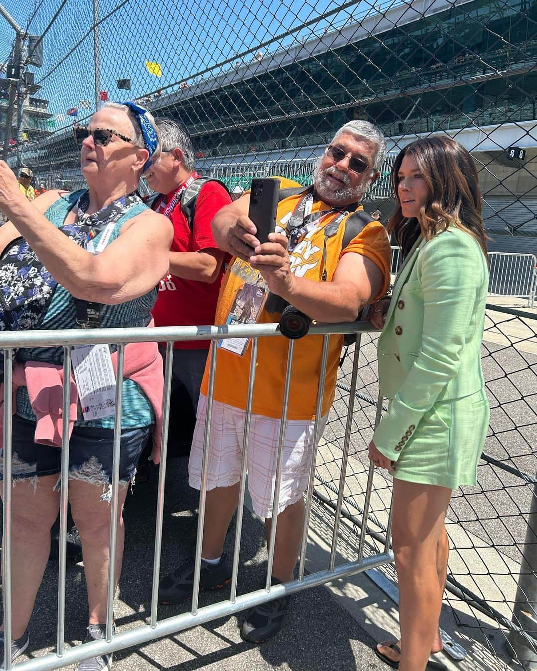 ダニカ・パトリックさんのインスタグラム写真 - (ダニカ・パトリックInstagram)「Carb day at @indianapolismotorspeedway!!! But without the carburetors. 🤣  • I put the pic with sis first, since this racing thing was her idea when we were 8 and 10 years old. 😜🤷🏻‍♀️🙌🏼❤️」5月27日 10時34分 - danicapatrick