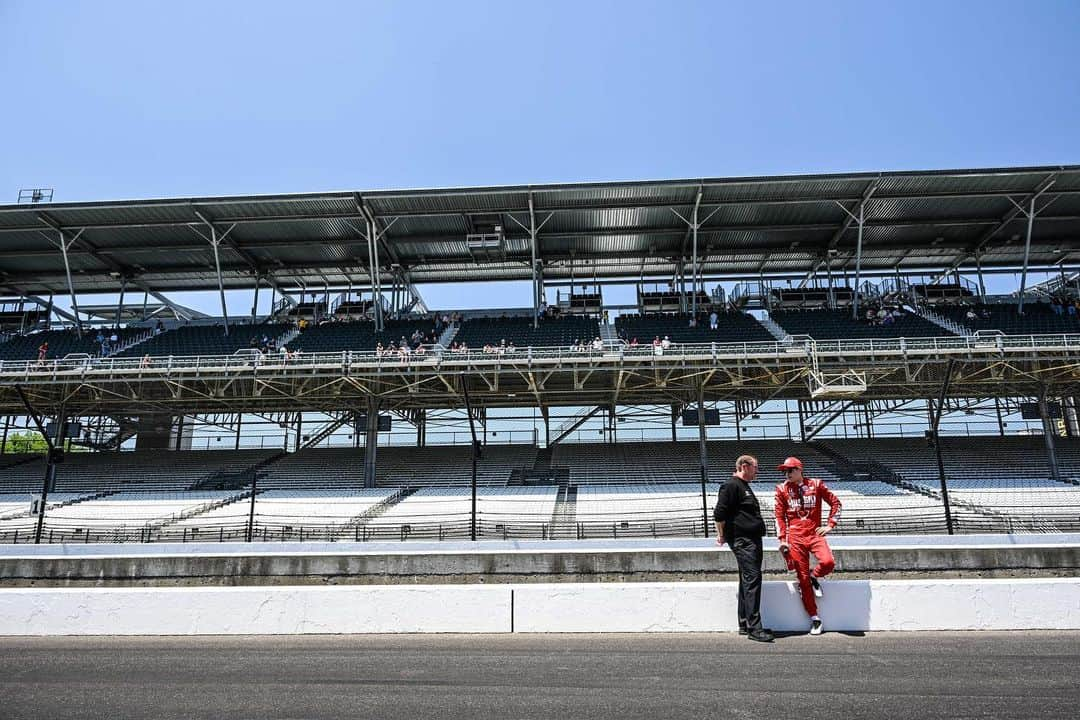 マーカス・エリクソンさんのインスタグラム写真 - (マーカス・エリクソンInstagram)「Carb day ✅ = final practice done before the race! We’ve had a great few weeks here at the speedway. I really like how my car feels in race spec. Can’t wait for the green flag to drop on Sunday, bring it on 👊🏻💯!! #ME8 #INDY500   @huskiicespritz  @chipganassiracing  @hondaracing_hpd」5月27日 10時43分 - ericsson_marcus