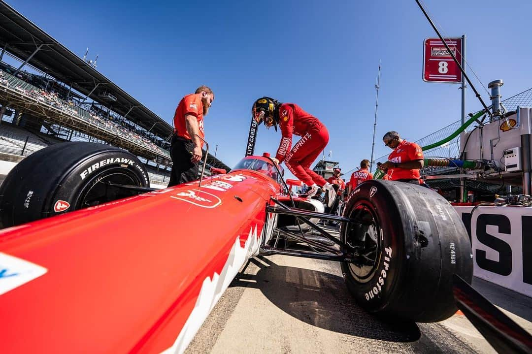 マーカス・エリクソンのインスタグラム：「Carb day ✅ = final practice done before the race! We’ve had a great few weeks here at the speedway. I really like how my car feels in race spec. Can’t wait for the green flag to drop on Sunday, bring it on 👊🏻💯!! #ME8 #INDY500   @huskiicespritz  @chipganassiracing  @hondaracing_hpd」