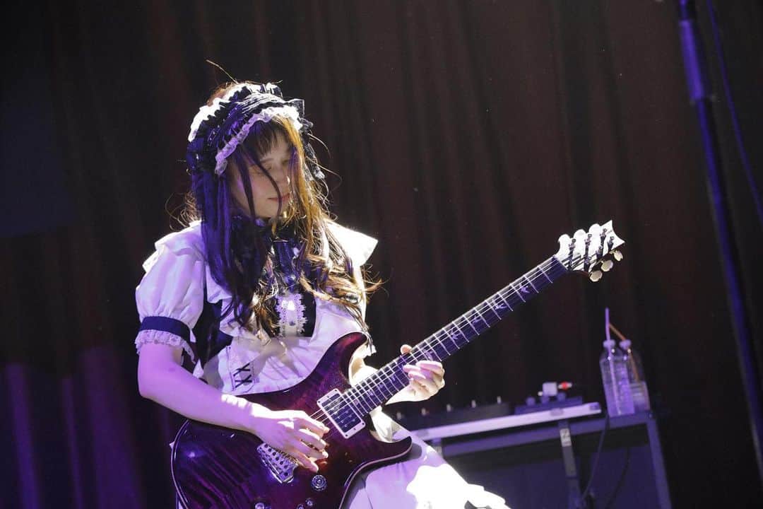 遠乃歌波のインスタグラム：「[BAND-MAID 10TH ANNIV. TOUR in North America]  05.18  day3  Florida  05.19  day4  Atlanta  05.21  day5  Nashville  05.22  day6  Charlotte  05.24  day7  Detroit  Thank you everyone!!:)  I had awesome time✨✨  We'll be back!  #bandmaid #prsguitars」
