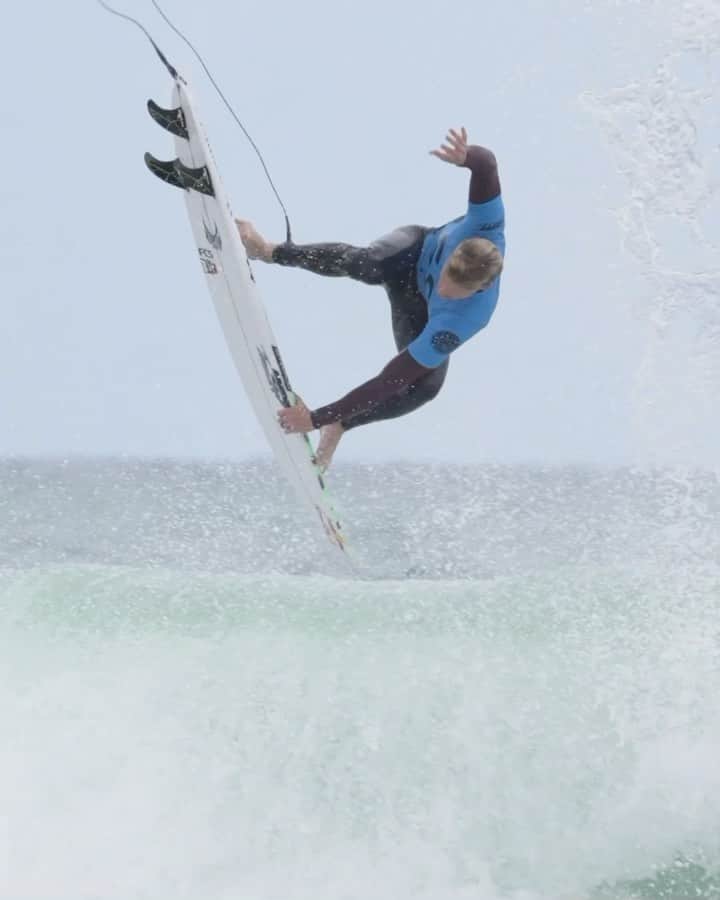 コロヘ・アンディーノのインスタグラム：「Honored to spend the day with the community and see all my friends and family from up down the coast. @scboardridersclub   🎥 @peterkingphoto   🏄🏼 5’11.5 driver 29 liters」