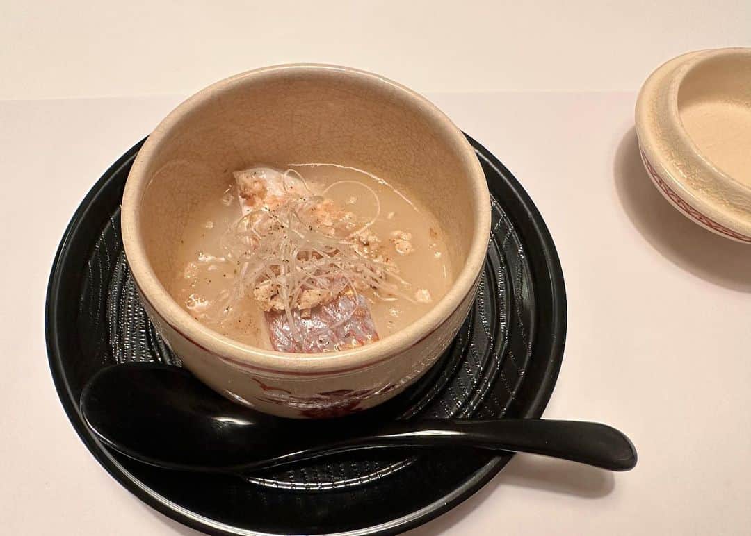 脇あかりさんのインスタグラム写真 - (脇あかりInstagram)「@shinzusi_beppu  お寿司食べたくなったら🥺 駆け付ける別府の新鮨しさん♡♡♡ 美味しくて幸せな時間🥹  #別府　#お寿司　#beppu #別府観光　#別府グルメ #別府市 #おんせん県おおいた」5月27日 11時12分 - akari_waki_official