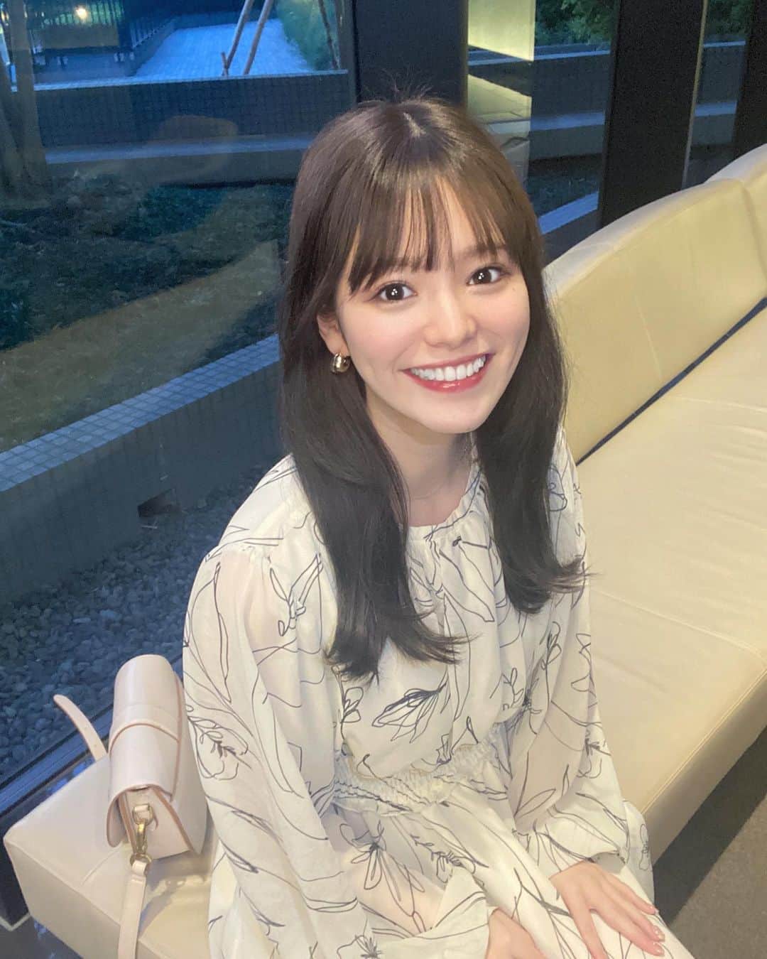 有村莉彩のインスタグラム：「*.꒰ঌ♡໒꒱.* 昨日は、新しいお仕事の打ち合わせでした🎀  たのしみにしててね🫶🏻  このワンピースお気に入り👗 全身またこんどのせるね🥱  #anuans #dress #ワンピース」