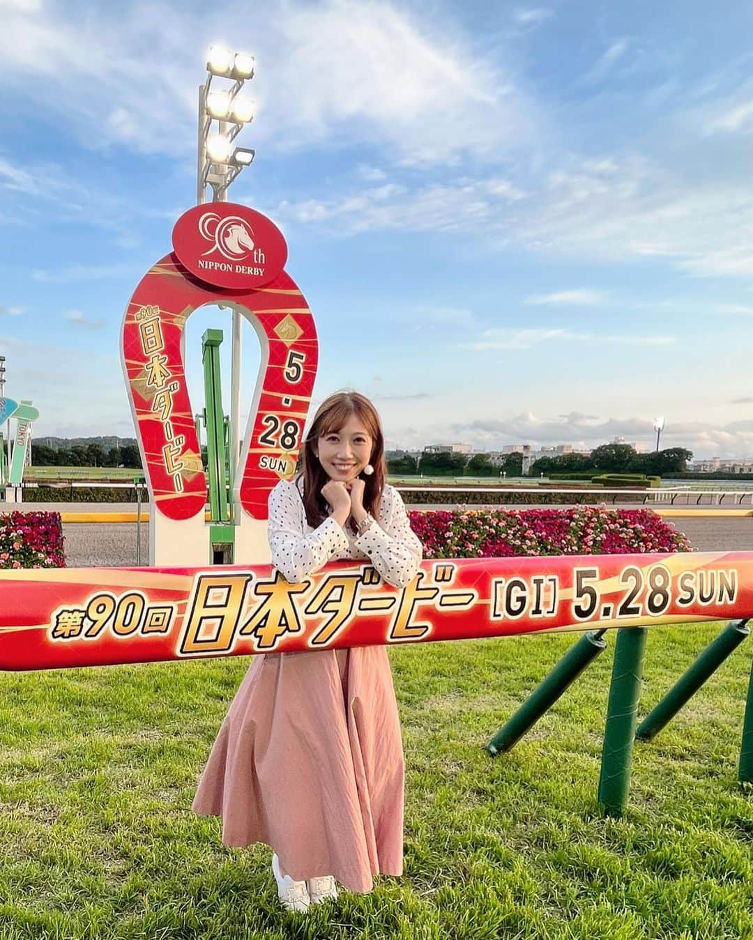 黒田菜月さんのインスタグラム写真 - (黒田菜月Instagram)「みなさんの予想は🐎✨？ ※中継のため許可を得て、特別にコース内に入らせていただきました。 #気象予報士 #アナウンサー #セントフォース #東京競馬場 #日本ダービー #ターフィーくん」5月27日 11時19分 - nyaaatsuki_krd