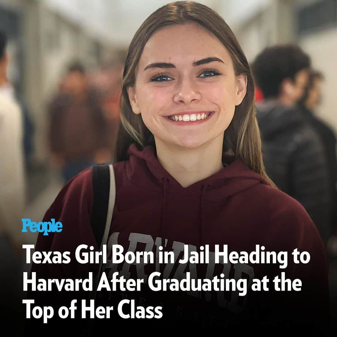 People Magazineさんのインスタグラム写真 - (People MagazineInstagram)「A Texas girl who was born in jail is making a name for herself after graduating from high school at the top of her class, with plans to attend Harvard University. 👏  Eighteen years after she was born in the Galveston County Jail, Aurora Sky Castner graduated third in her class at Conroe High School on Thursday night, The Courier reported.  Castner’s mother was in jail when she gave birth to her. She has not played a role in her daughter's life since the day Castner's father picked her up as a newborn from the prison, raising her as a single father, the outlet said.  According to the Courier, Castner opened her application essay to Harvard with the sentence, "I was born in prison."  She was later accepted into the Ivy League through early action, and the teen plans to study law when she attends the school in the fall. Tap the link in bio for her full story. l 📷: Academy for Science & Health, Conroe ISD/Facebook」5月27日 11時31分 - people