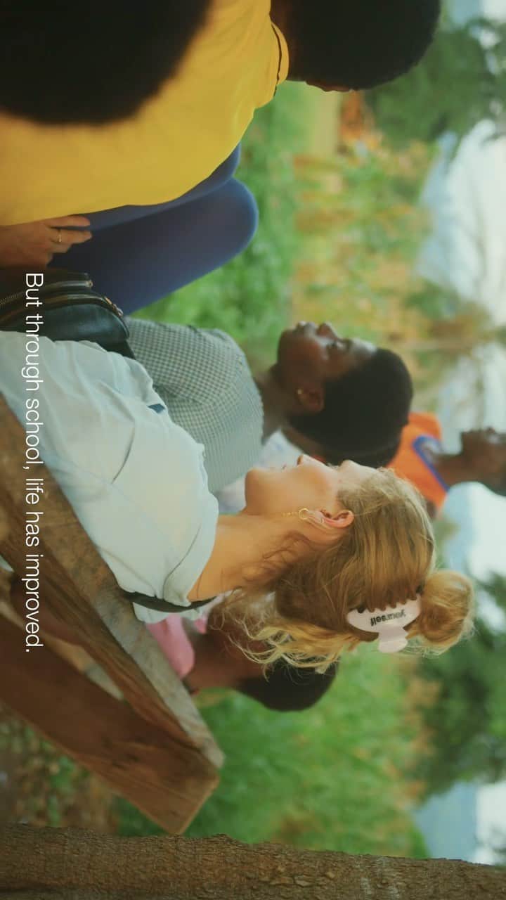 トニ・ガーンのインスタグラム：「“Through school life has improved”. After showing our new foundation film in Cannes I wanted to share it with all of you. Thank you @patrickwulf for this beautiful video-  showing our @almamatereducation partner project in Wioso, Ghana. So much has been achieved. So much left to do. And I cant wait to go back🇺🇬」