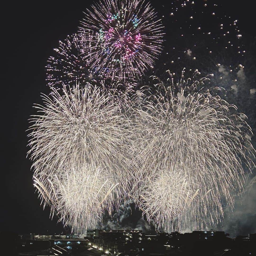 KIKIのインスタグラム：「3年ぶりに花火が帰ってきた！うれしい #逗子花火大会2023 #逗子花火大会」