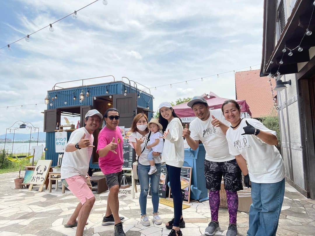 Ken Harakumaのインスタグラム：「BIWALOHA🤙❣️ 琵琶湖到着❤️ 天気最高でーす❣️ @international_yoga_center  @marinoyoga_pilates  @biwako.sup.yoga  #琵琶湖  #サップヨガ  #滋賀県  #ヨガイベント  #アシュタンガヨガ  #ケンハラクマ  #トークショー  #リラックスヨガ」