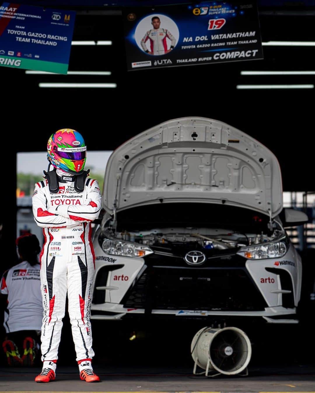 Toyota team thailandのインスタグラム：「🚨Ready for the Race!! 📌ณ ดล x Yaris e-Fuel หมายเลข 19 Toyota Gazoo Racing team Thailand  ในรุ่น Thailand Super Compact  เร่งให้สุดแรงไปกับครั้งแรกของ Toyota Yaris e-Fuel Carbon Neutral รถยนต์ที่กำลังพัฒนาให้สามารถใช้พลังงานเชื้อเพลิงซึ่งมีความเป็นกลางทางคาร์บอน นวัตกรรมที่จะเปลี่ยนโลกในอนาคต   #ToyotaGazooRacingteamThailand」