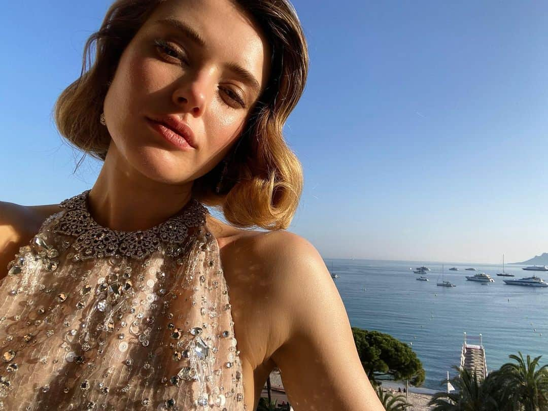 キャサリン・ラングフォードさんのインスタグラム写真 - (キャサリン・ラングフォードInstagram)「Glitterball. thank you @bulgari high jewelry & @prada for making me sparkle on this special occasion ✨」5月27日 12時21分 - katherinelangford