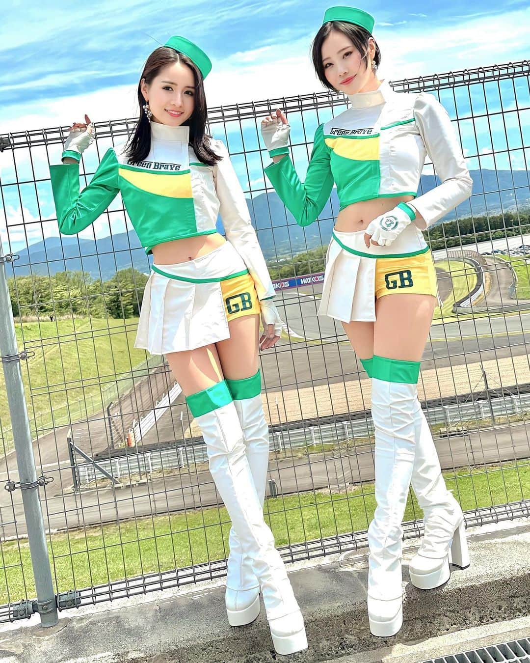 五十嵐みさのインスタグラム：「. 昨日の📸🌞 . #SUPER耐久#s耐#スーパー耐久#埼玉トヨペット#greenbrave#埼玉トヨペットサポーターズ#ニーハイブーツ#レースクイーン#grsupragt4#富士スピードウェイ#モータースポーツ#サーキット#レース#コスチューム#racequeen」