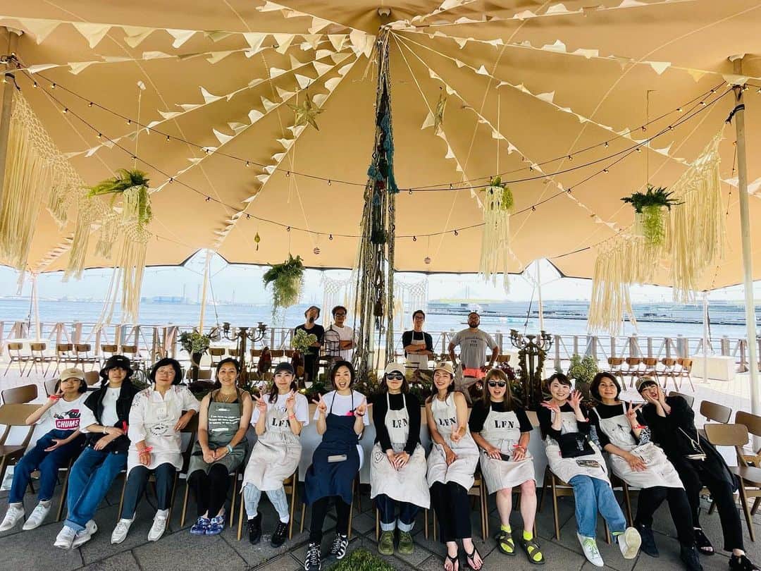 CANDLE JUNEさんのインスタグラム写真 - (CANDLE JUNEInstagram)「グリーンルームフェスティバル最高な初日！フェスティバルデザイン中でもクオリティ高く仕上がりました。明日は最終日。皆さん無料エリアも素敵だから遊びにきてね。  #greenroomfestival #横浜赤レンガ倉庫 #フィールドデザイン #フェスティバルデザイン #lovefornippon」5月27日 23時18分 - candle_june