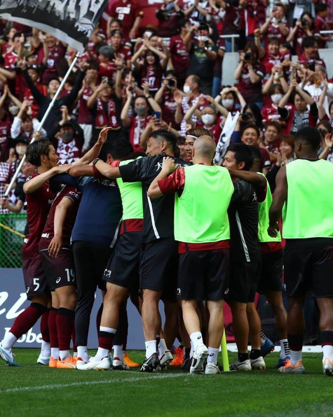 齊藤未月さんのインスタグラム写真 - (齊藤未月Instagram)「. Another 3 points!!! Well done  #visselkobe  #楽天モバイル #一致団結 #16」5月27日 23時19分 - mitsukisaito