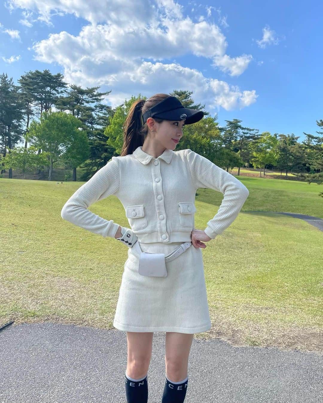 Aoiさんのインスタグラム写真 - (AoiInstagram)「最近のゴルフウェア事情🏌️‍♀️ 私がルナンとコラボしたウェアはもちろん 相変わらずFILAのウェアにもお世話になっております♡ @lenan_golf  @filagolf_jp   コラボウェアは皆様のおかげで初回完売したアイテムもありましたが、やっと再販開始いたしました😌 本日から３日間新宿ルミネエストの６階でポップアップしておりますので 是非気軽にお立ち寄りください✨ 事前にご予約頂いた方の特典もありますので いらっしゃる際は事前にDMやコメント頂けると嬉しいです🌸  #lenan#ルナン#ゴルフウェア」5月27日 21時58分 - aoioa