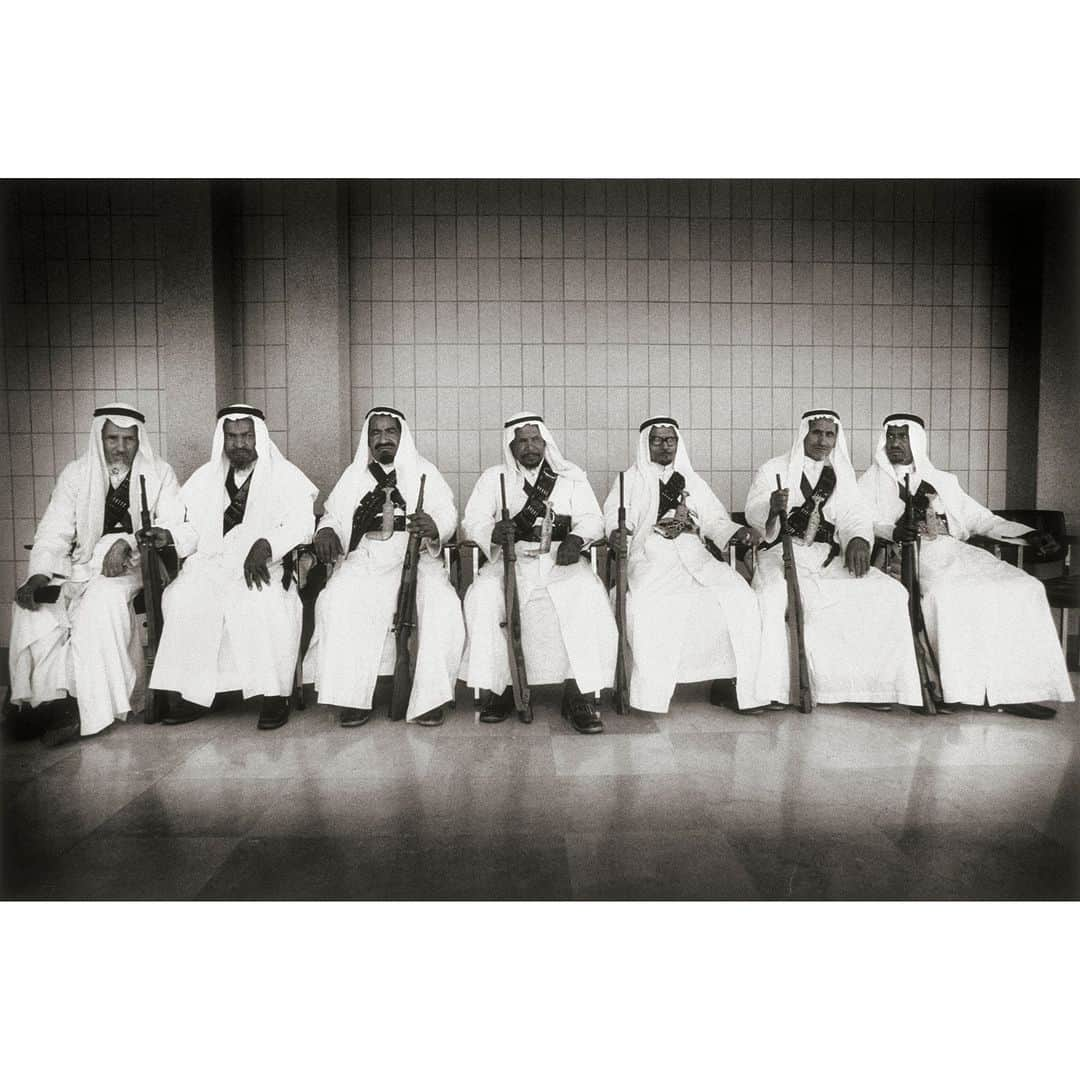 Gerd Ludwigのインスタグラム：「The recent post by my friend Jim McHugh (@westernave) brought an image to mind that I took in Saudi Arabia in 1976, while I accompanied the former Chancellor of West Germany Helmut Schmidt on a state visit. My favorite image from the trip was not of politicians or royalty, but of the stalwart Saudi bodyguards of King Khalid, resting for a moment before the motorcade arrived.  @thephotosociety #SaudiArabia #KingKhalid #guards」