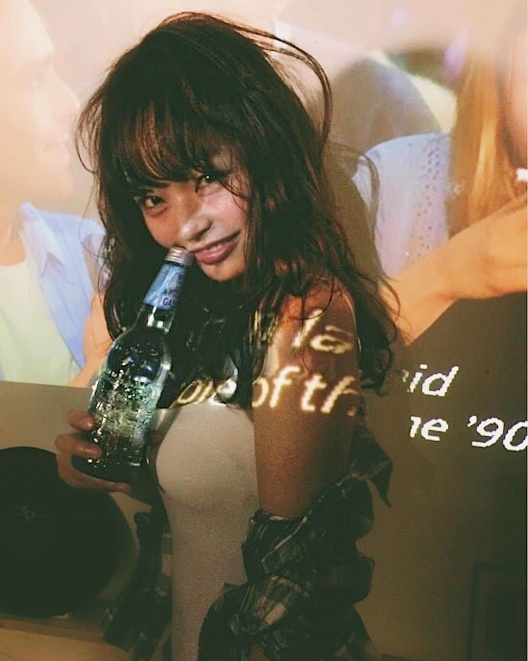 Yuuki mimuraのインスタグラム：「🌻🍉🌊  . 夏といえば…フェス🚩  韓国で即日チケットがsold outした、 新感覚の夏フェス WATERBOMB JAPAN が 日本初上陸🏝️“  人気のK-POPグループと 豪華アーティストも多数出演するイベントなんだって🏟️ 7月に東京、大阪、名古屋の3会場で開催予定🗓️❤️‍🔥 大量の水しぶきの中アーティストと観客が 水鉄砲で撃ち合うフェスらしく めちゃくちゃ盛り上がりそうだよね🚿🫧  Qoo10でチケット発売中らしいのでチェック🎫“  #WATERBOMBJAPAN #WATERBOMB  #ウォーターボムジャパン #ウォーターボム #夏フェス#フェス#PR  @waterbomb_tokyo_official @waterbomb_nagoya_official @waterbomb_osaka_official」