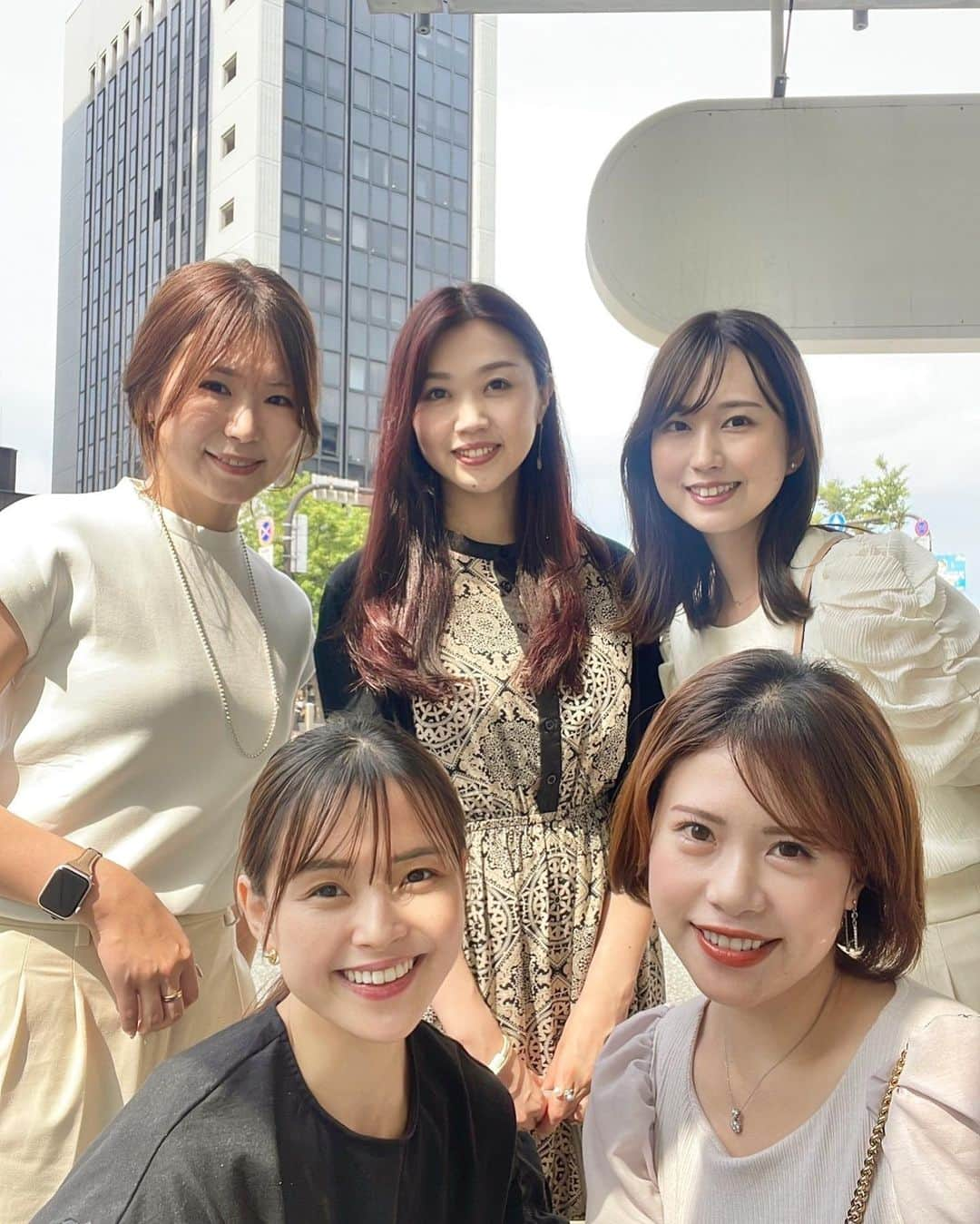 ERINA UENOさんのインスタグラム写真 - (ERINA UENOInstagram)「2023.05.27 Afternoon tea🫖 @sumi_retti  Sumire @kahochi_12  Kaho Aiko & Kiyo ♡  Weekend sisters ❤️ この中にリアル姉妹もいる🫶 5月【bills 福岡】 6月も楽しみ〜✨ みんなありがとう💕癒し。  * *  #Fukuoka #アフタヌーンティー #afternoontea  #bills福岡 #福岡カフェ #福岡ランチ #福岡ママ」5月27日 22時08分 - erina_flowdia