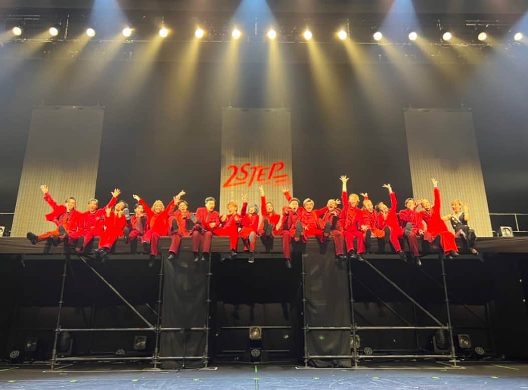 矢吹世奈のインスタグラム：「・ 「2STEP」最高✌🏼  劇場に観に来て 盛り上げてくださってるお客さまに 感謝です🙏🏼  東京は明日でラスト❤️‍🔥 明日もみんなで楽しみましょ🙌🏼  大阪も待っててくださいねー🐙  #2step_2023  #ganmi #宝塚og」
