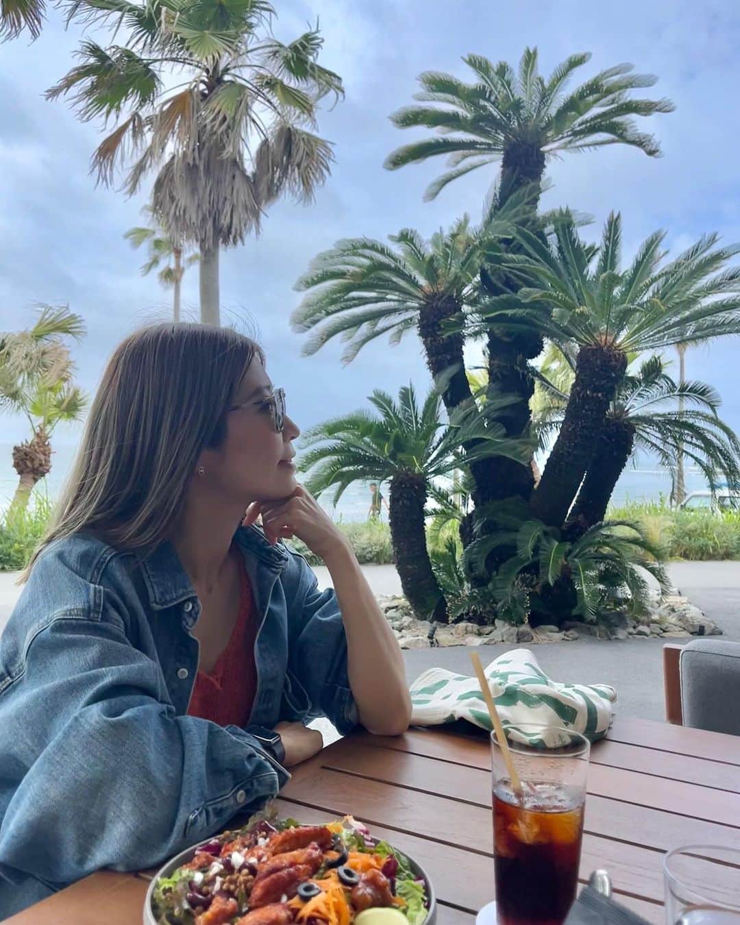 のインスタグラム：「I’m home ✈️🩵🌊🌴  明日はrepmiyazakiの発表会という事で今朝航空券取ってw弾丸出張👐  宮崎の気候は気持ちが良いぃー✨  #homesweethome #hometown #local #backhome #beach #miyazaki #trip #弾丸 #出張 #地元 #週末 #宮崎 #海って良いよなぁ」