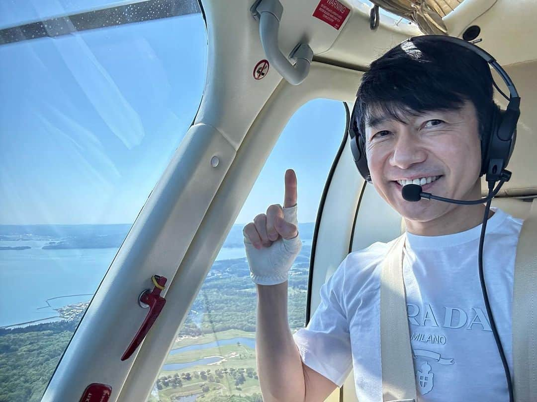 熊谷正寿のインスタグラム：「羽田空港✈️→能登空港🚁→石川県七尾市の一本杉　川嶋さんへ  お客さま接待&商材営業&飛行訓練を兼ねてひとっ飛び😊空から見た能登の景色は絶景👀川嶋のお料理も絶品でした🍽  #一本杉川嶋 #能登   #pilot #aw109 #helicopter #helicopters #agusta #agustawestland #パイロット #ヘリコプター  #gulfstream #gulfstreamg650   #ビジネスジェット  #プライベートジェット　#privatejet　#privatejets」