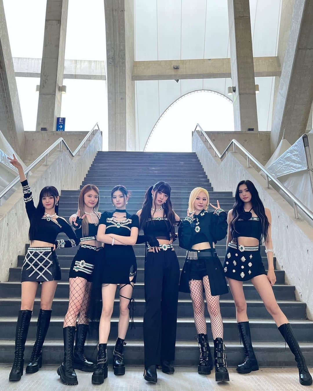 EVERGLOWのインスタグラム：「[📸EVERGLOW]  23.05.27 #드림콘서트  부산에 가면〰️ 광안리도 있고🏖️ 물떡도 있고🍡 💖에버글로우💖도 있고🥰  부산 더위도 물러나게한 짱버글로우💜 오늘도 포에버와  잊지 못할 추억 쌓기 완료✌️  에버글로우 포에버 렛츠고❤️‍🔥  #EVERGLOW #에버글로우 #이유 #시현 #미아 #온다 #아샤 #이런」