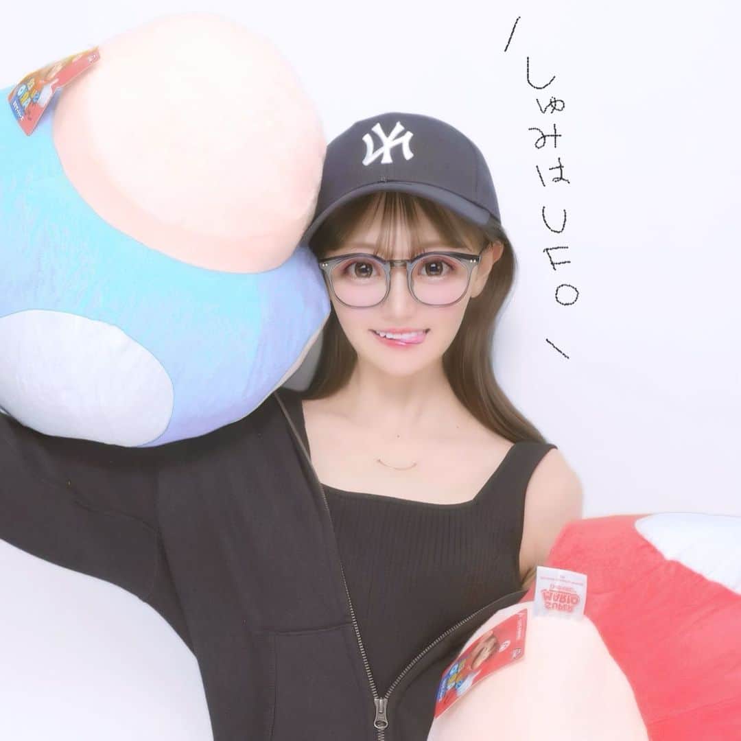 石綿日向子のインスタグラム：「🍄🏗️🎮  UFOキャッチャー最高⤴︎ いっぱい取った✌️  #趣味はUFO とは #クレーンゲーム攻略 #ぷりくら #FCのブログ用に撮ったつもりが」