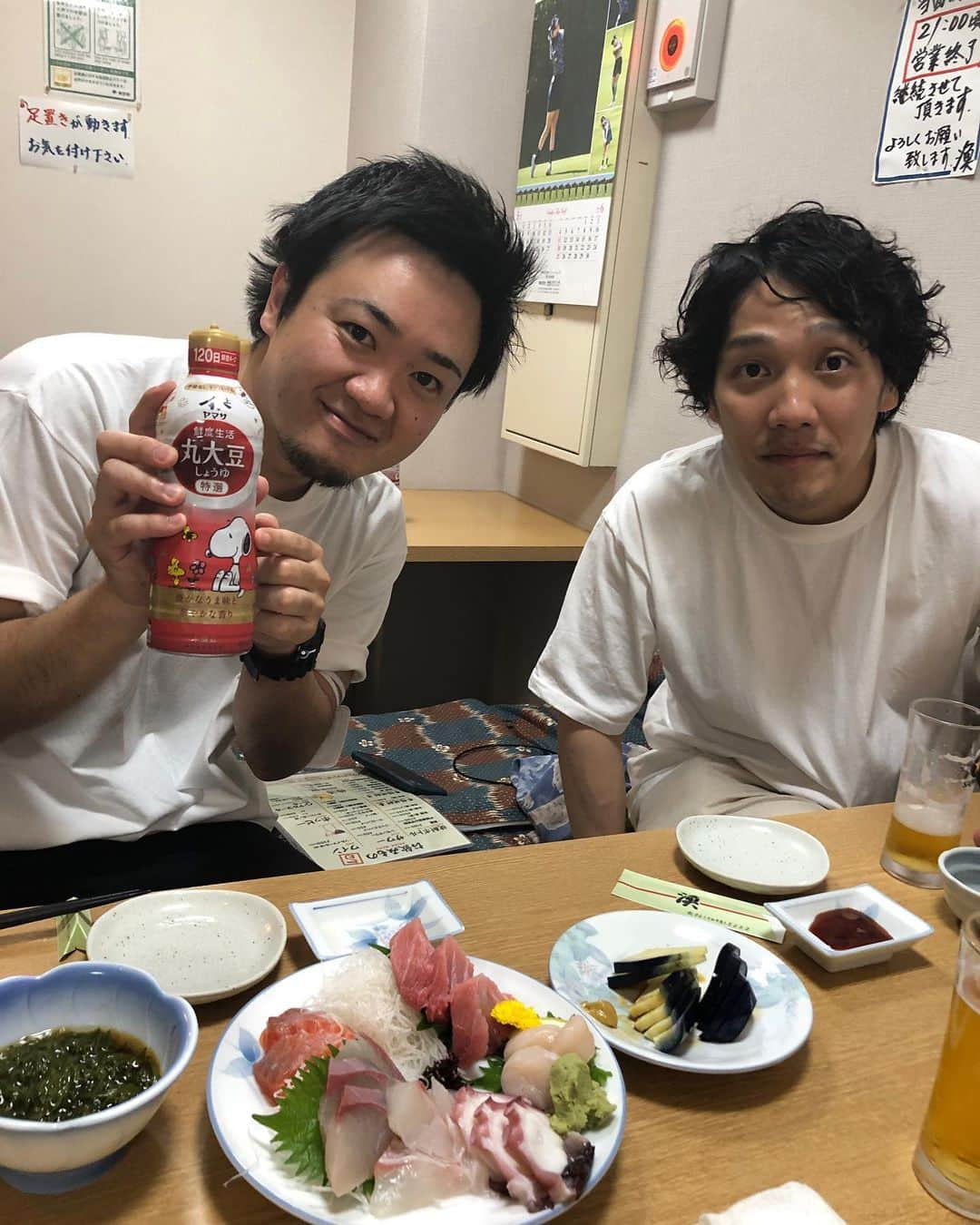 津田康平のインスタグラム：「昼間はカゲヤマ　益田君と大阪から来ていた隣人とご飯食べて、夜はショートライナーと山プロとご飯食べて充実した1日でした🐟🍺  漫才沢山出来る様に明日も頑張ります😌  #カゲヤマ　益田君 #隣人 #シカゴ実業　山本プロ野球 #マルセイユ 津田 #♾️ホール」