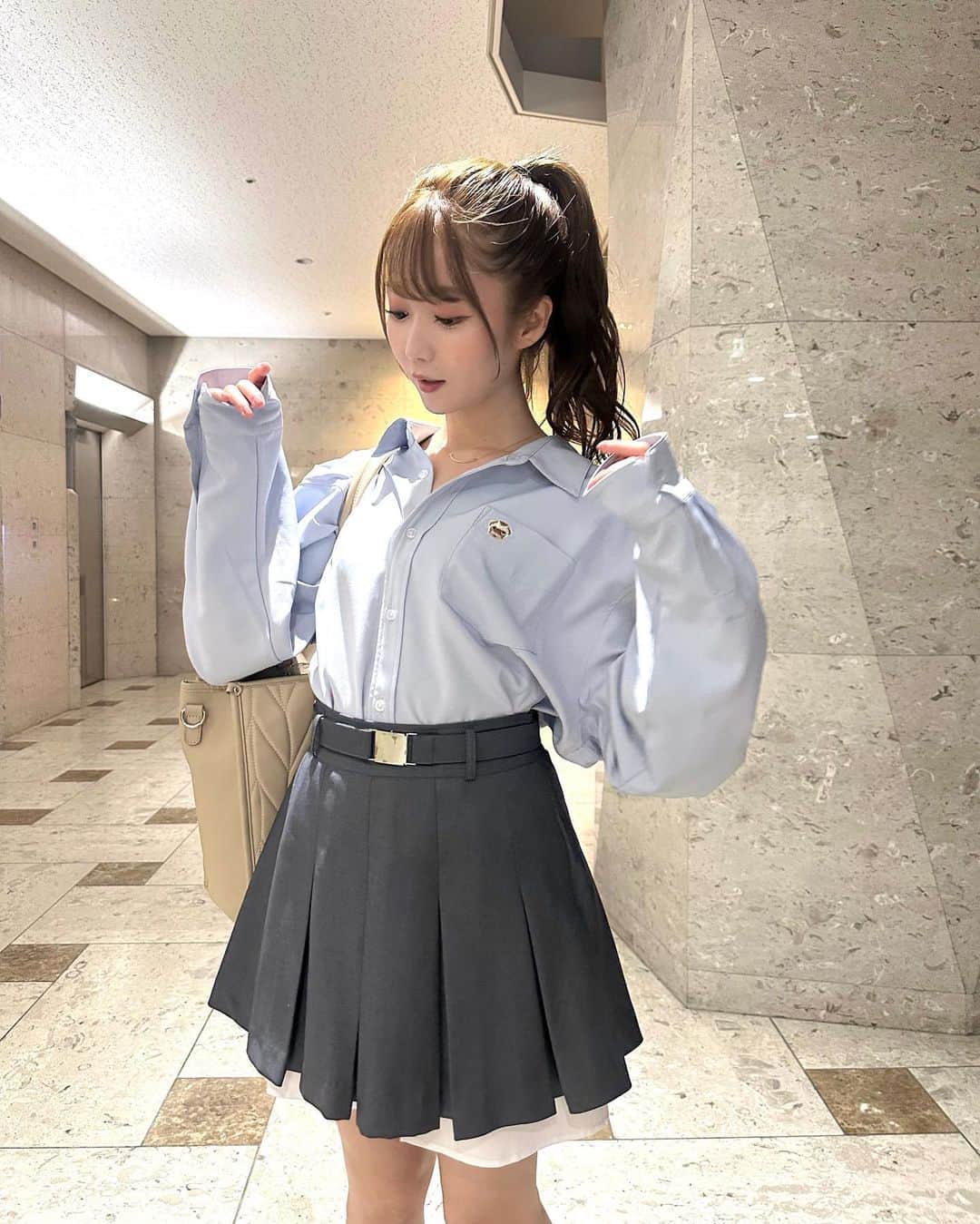 大谷映美里さんのインスタグラム写真 - (大谷映美里Instagram)「最近のお洋服🐈🩵 この季節はシャツが便利でいっぱい着てる😼❕」5月27日 22時23分 - otani_emiri