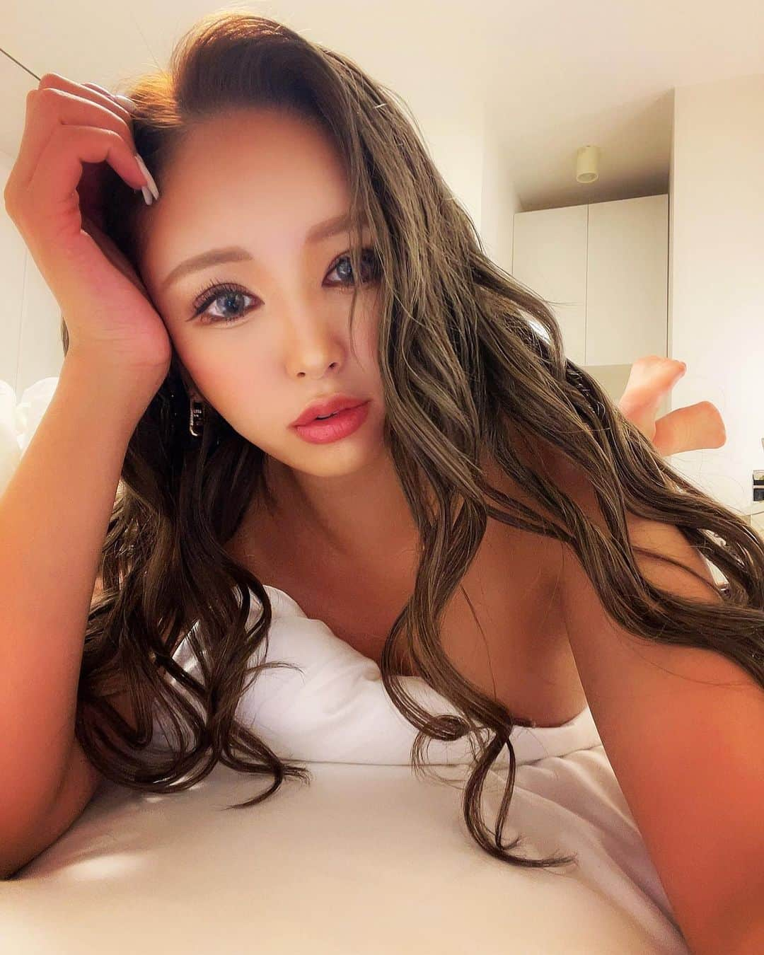 藤咲ひなたのインスタグラム：「めっちゃ性格悪そうに見えるこの顔🥸  #おっぱいは正義 #色黒 #黒ギャル #色黒女子 #sexy🌹 #すすきの #仙台 #歌舞伎町 #六本木 #銀座 #福岡 #神戸 #大阪 #北新地 #中洲 #すすきのキャバ嬢 #藤咲ひなた」