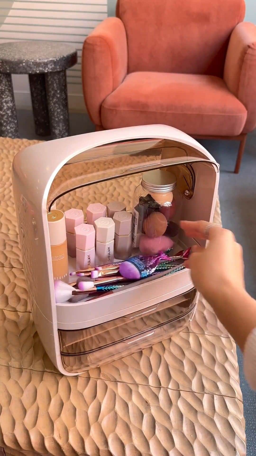 SHEINのインスタグラム：「Breaking up with makeup chaos like a queen!💄  🔗:https://shein.shop/f3u5tmk  #SHEIN #SHEINforAll #SHEINstyle #fashion #chic #saveinstyle #SHEINbeauty」
